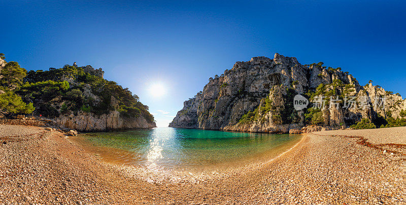 绿松石海湾- HDR全景在芬奇里维埃拉